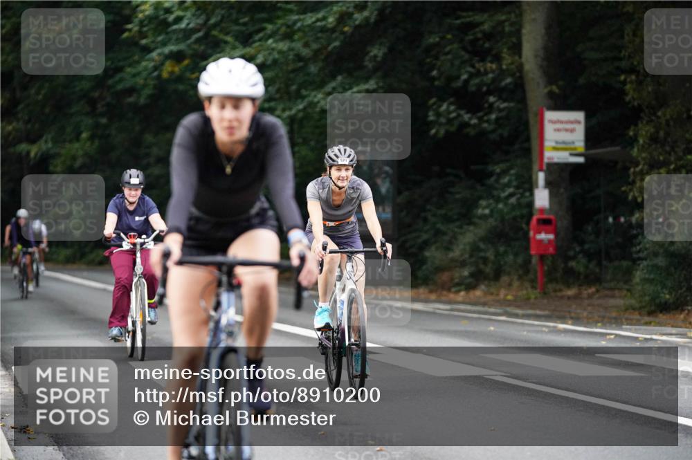 14.09.2025 - Stadtparktriathlon Michael Burmester http://msf.ph/oto/8910200 14.09.2025 10:30:59 Radfahren 521, 522, 533, 546, 624, 687, 712 meine-sportfotos.de