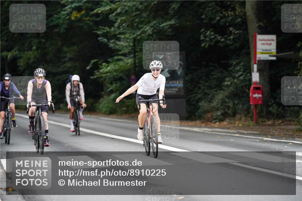 14.09.2025 - Stadtparktriathlon Michael Burmester http://msf.ph/oto/8910225 14.09.2025 10:31:43 Radfahren 526, 626, 647, 657 meine-sportfotos.de