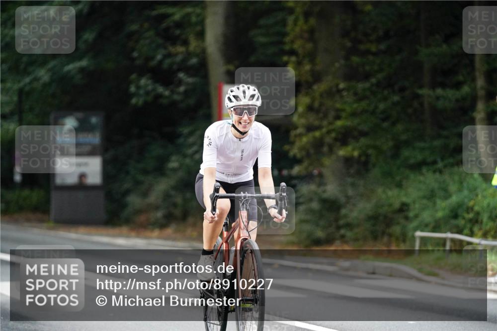 14.09.2025 - Stadtparktriathlon Michael Burmester http://msf.ph/oto/8910227 14.09.2025 10:31:44 Radfahren 526, 626, 647, 657 meine-sportfotos.de