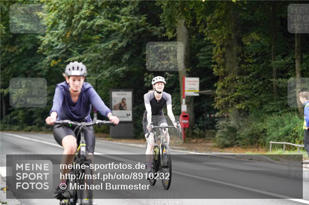 14.09.2025 - Stadtparktriathlon Michael Burmester http://msf.ph/oto/8910232 14.09.2025 10:31:47 Radfahren 526, 626, 647, 657 meine-sportfotos.de