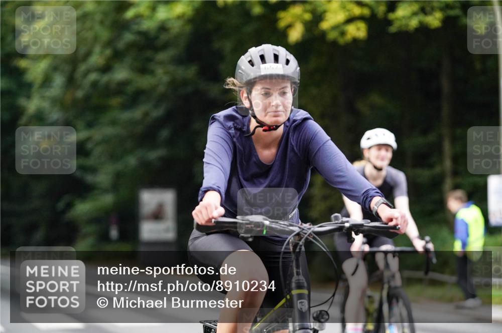 14.09.2025 - Stadtparktriathlon Michael Burmester http://msf.ph/oto/8910234 14.09.2025 10:31:48 Radfahren 526, 626, 647, 657 meine-sportfotos.de