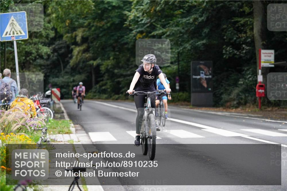 14.09.2025 - Stadtparktriathlon Michael Burmester http://msf.ph/oto/8910235 14.09.2025 10:32:02 Radfahren 517, 528, 654, 763 meine-sportfotos.de