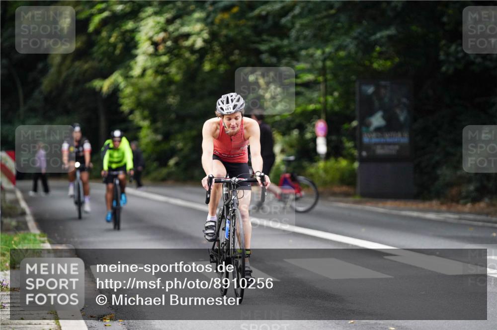 14.09.2025 - Stadtparktriathlon Michael Burmester http://msf.ph/oto/8910256 14.09.2025 10:33:02 Radfahren 621, 681, 683 meine-sportfotos.de
