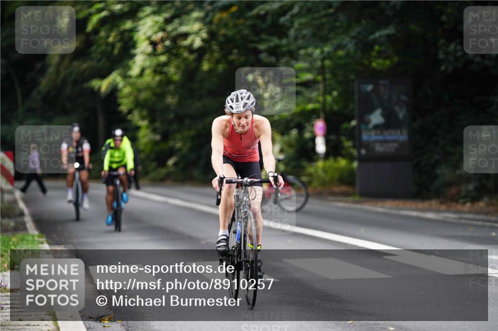 14.09.2025 - Stadtparktriathlon Michael Burmester http://msf.ph/oto/8910257 14.09.2025 10:33:02 Radfahren 621, 681, 683 meine-sportfotos.de