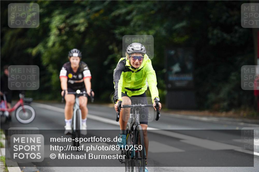 14.09.2025 - Stadtparktriathlon Michael Burmester http://msf.ph/oto/8910259 14.09.2025 10:33:05 Radfahren 621, 681, 683 meine-sportfotos.de