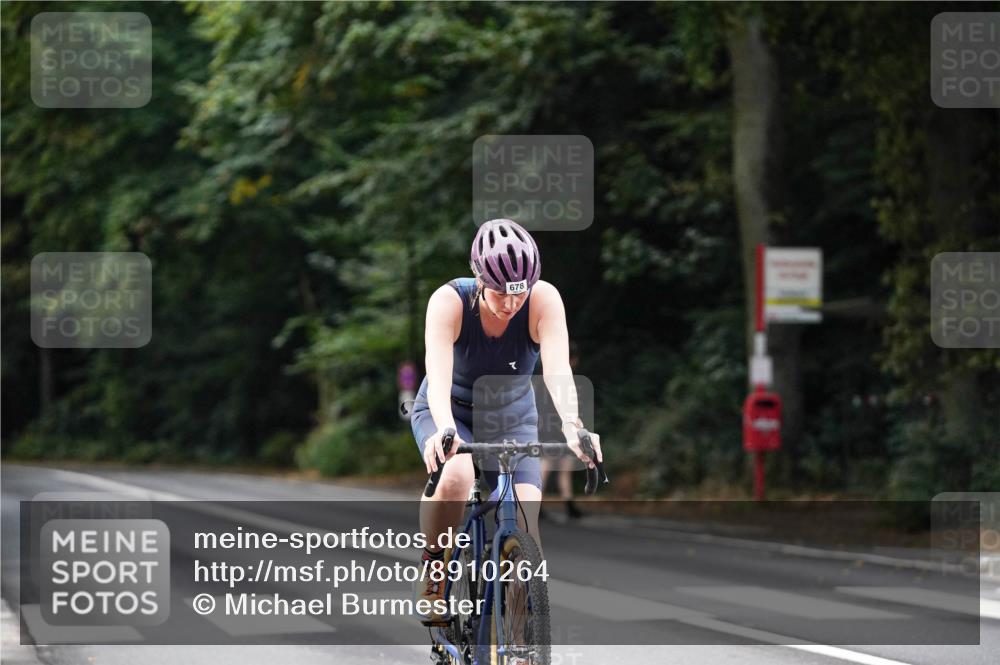 14.09.2025 - Stadtparktriathlon Michael Burmester http://msf.ph/oto/8910264 14.09.2025 10:33:19 Radfahren 678 meine-sportfotos.de