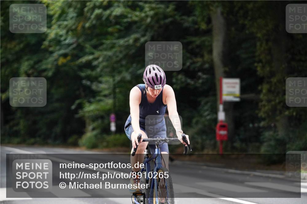 14.09.2025 - Stadtparktriathlon Michael Burmester http://msf.ph/oto/8910265 14.09.2025 10:33:19 Radfahren 678 meine-sportfotos.de
