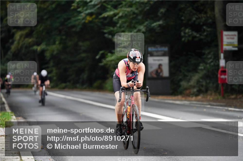 14.09.2025 - Stadtparktriathlon Michael Burmester http://msf.ph/oto/8910271 14.09.2025 10:33:42 Radfahren 641, 665, 674, 695, 735 meine-sportfotos.de