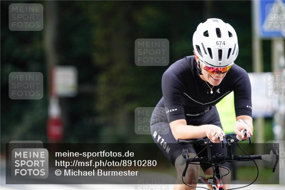 14.09.2025 - Stadtparktriathlon Michael Burmester http://msf.ph/oto/8910280 14.09.2025 10:33:50 Radfahren 557, 638, 665, 674, 735 meine-sportfotos.de