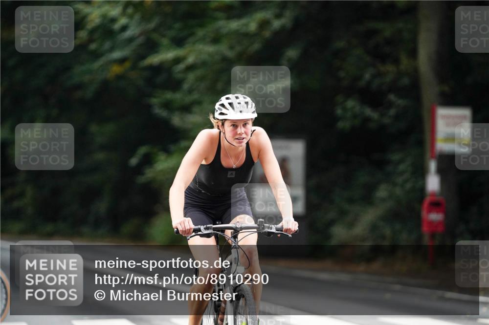 14.09.2025 - Stadtparktriathlon Michael Burmester http://msf.ph/oto/8910290 14.09.2025 10:34:08 Radfahren 676 meine-sportfotos.de