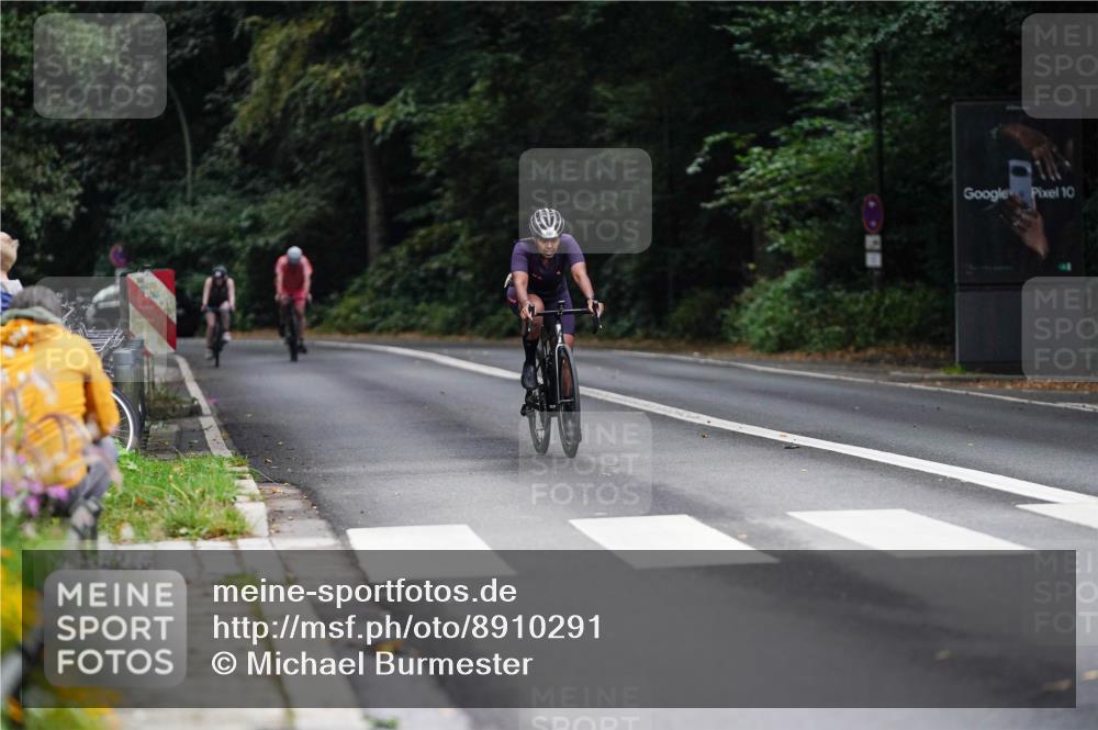 14.09.2025 - Stadtparktriathlon Michael Burmester http://msf.ph/oto/8910291 14.09.2025 10:34:19 Radfahren 692 meine-sportfotos.de