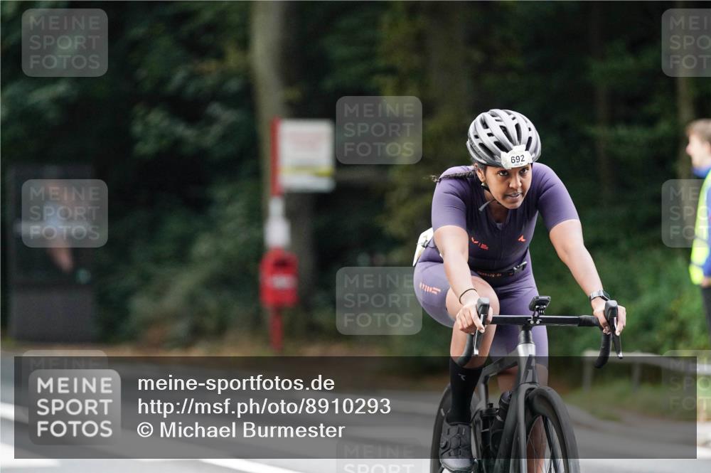 14.09.2025 - Stadtparktriathlon Michael Burmester http://msf.ph/oto/8910293 14.09.2025 10:34:22 Radfahren 692 meine-sportfotos.de