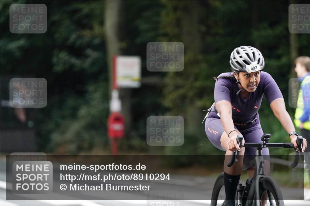 14.09.2025 - Stadtparktriathlon Michael Burmester http://msf.ph/oto/8910294 14.09.2025 10:34:22 Radfahren 692 meine-sportfotos.de