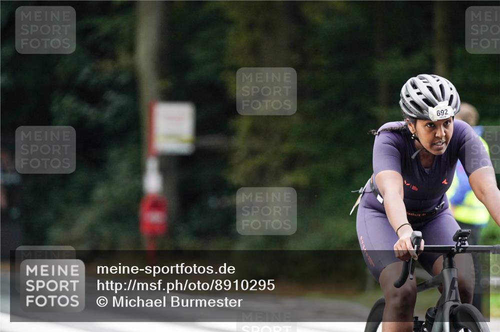 14.09.2025 - Stadtparktriathlon Michael Burmester http://msf.ph/oto/8910295 14.09.2025 10:34:23 Radfahren 519, 692 meine-sportfotos.de