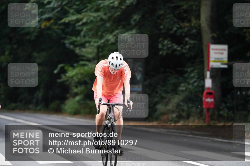 14.09.2025 - Stadtparktriathlon Michael Burmester http://msf.ph/oto/8910297 14.09.2025 10:34:28 Radfahren 519, 668, 692 meine-sportfotos.de