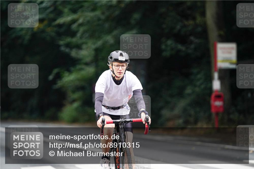 14.09.2025 - Stadtparktriathlon Michael Burmester http://msf.ph/oto/8910315 14.09.2025 10:35:11 Radfahren 536, 671, 679 meine-sportfotos.de