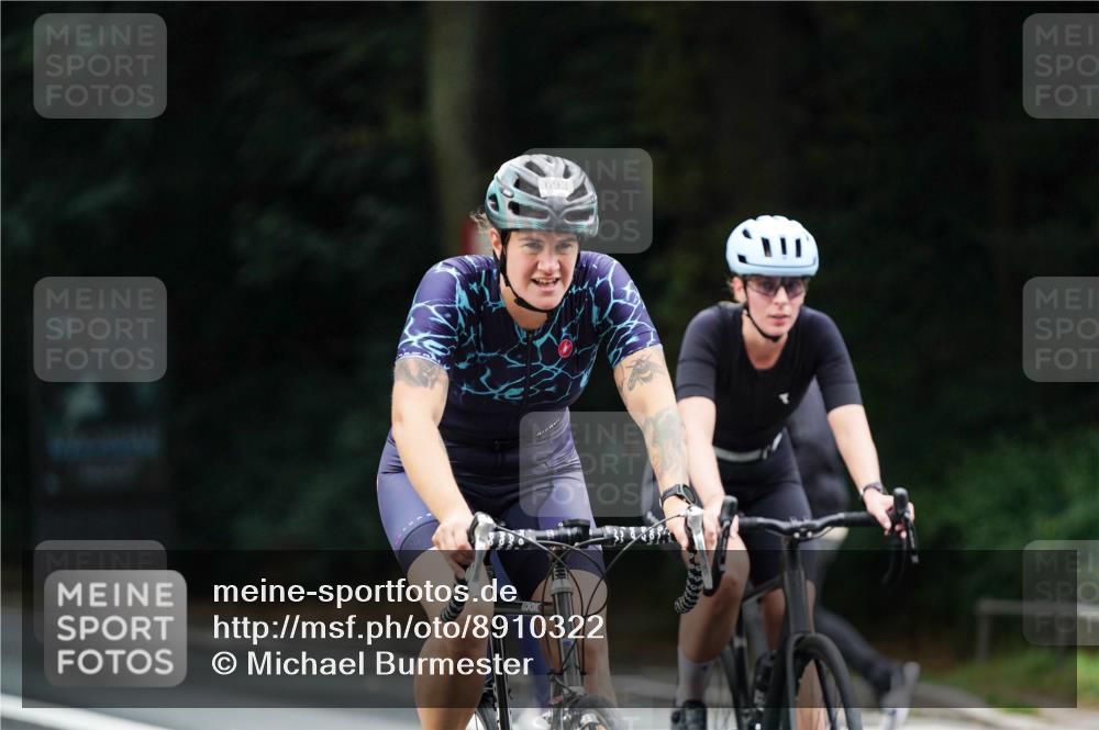 14.09.2025 - Stadtparktriathlon Michael Burmester http://msf.ph/oto/8910322 14.09.2025 10:35:25 Radfahren 627, 693, 710 meine-sportfotos.de