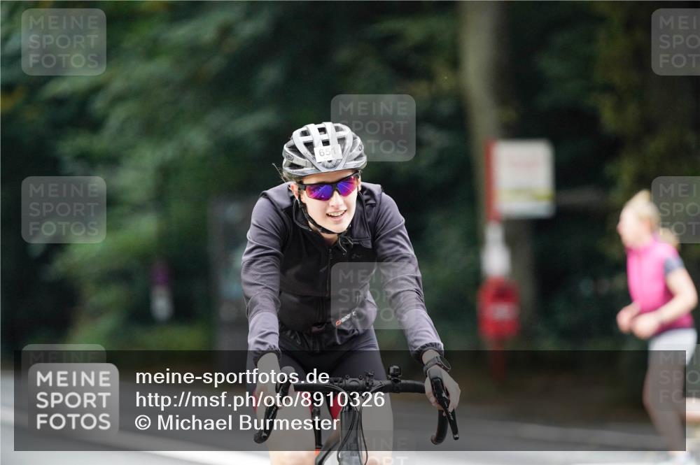 14.09.2025 - Stadtparktriathlon Michael Burmester http://msf.ph/oto/8910326 14.09.2025 10:35:35 Radfahren 651, 718 meine-sportfotos.de