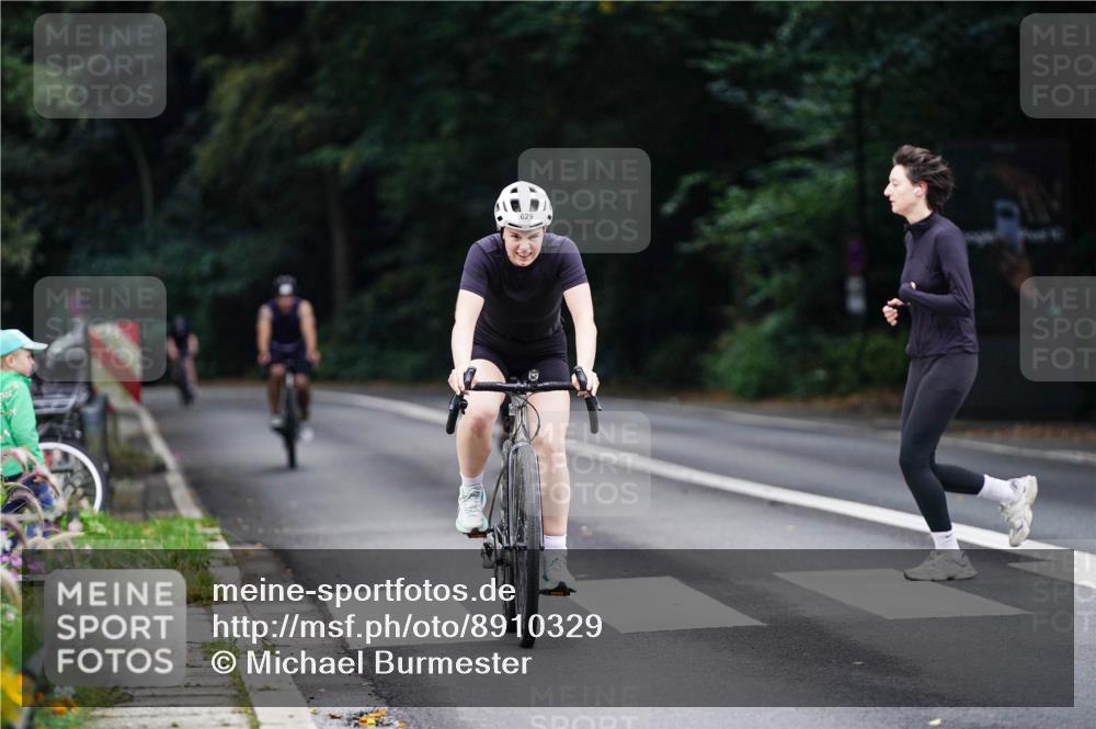 14.09.2025 - Stadtparktriathlon Michael Burmester http://msf.ph/oto/8910329 14.09.2025 10:35:42 Radfahren 629, 718, 767, 769 meine-sportfotos.de