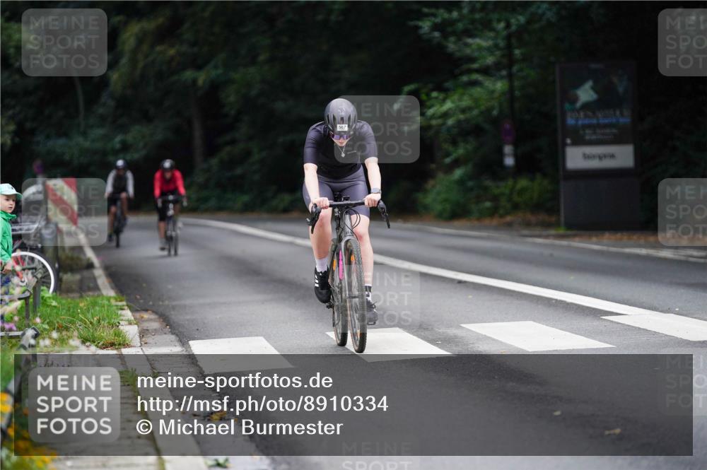 14.09.2025 - Stadtparktriathlon Michael Burmester http://msf.ph/oto/8910334 14.09.2025 10:35:54 Radfahren 567, 631 meine-sportfotos.de