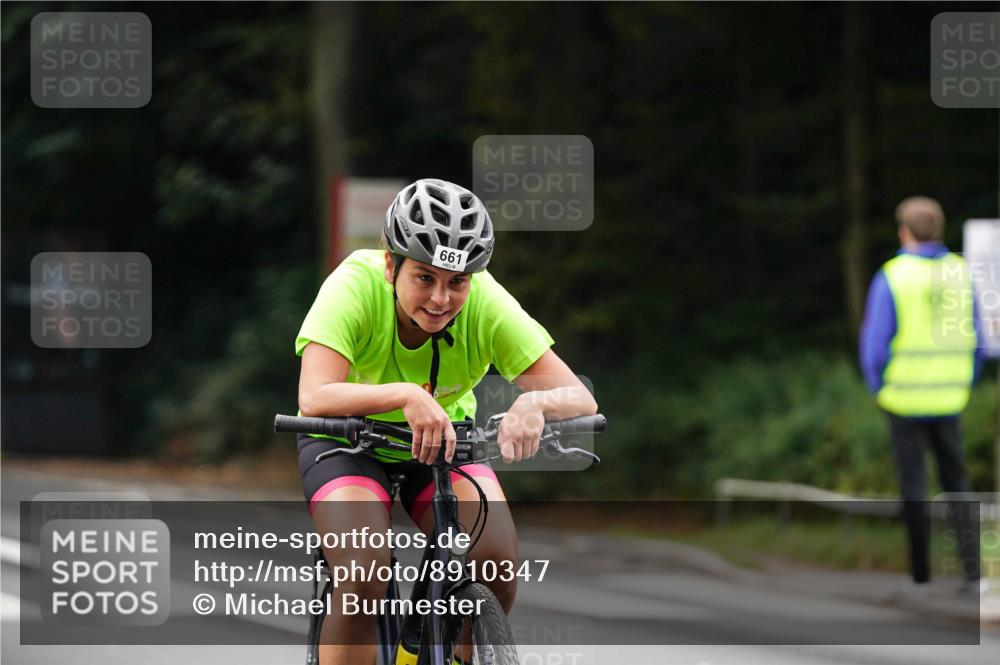 14.09.2025 - Stadtparktriathlon Michael Burmester http://msf.ph/oto/8910347 14.09.2025 10:36:15 Radfahren 542, 633, 661, 677, 770 meine-sportfotos.de