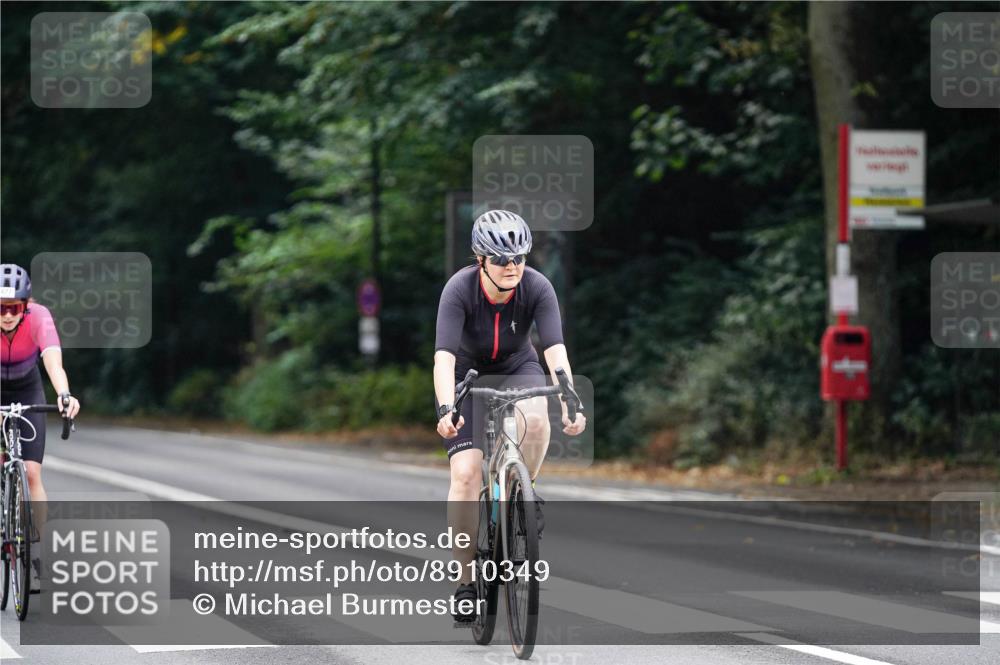 14.09.2025 - Stadtparktriathlon Michael Burmester http://msf.ph/oto/8910349 14.09.2025 10:36:22 Radfahren 633, 677 meine-sportfotos.de