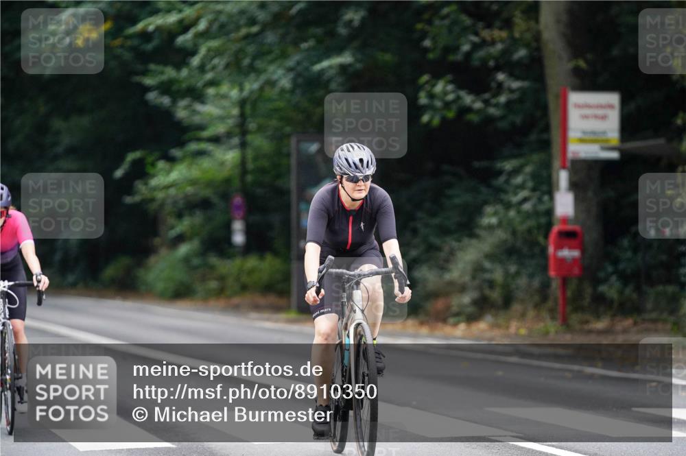 14.09.2025 - Stadtparktriathlon Michael Burmester http://msf.ph/oto/8910350 14.09.2025 10:36:22 Radfahren 633, 677 meine-sportfotos.de