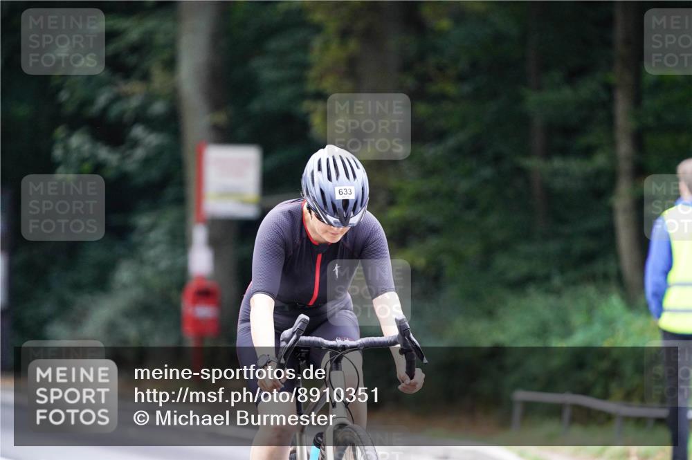 14.09.2025 - Stadtparktriathlon Michael Burmester http://msf.ph/oto/8910351 14.09.2025 10:36:23 Radfahren 633, 677 meine-sportfotos.de