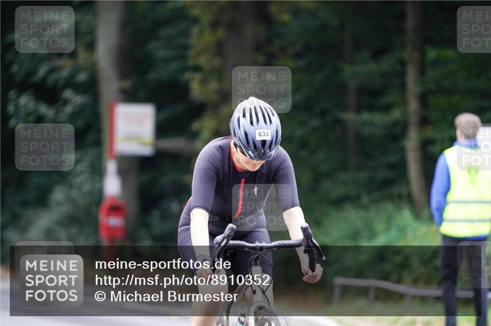14.09.2025 - Stadtparktriathlon Michael Burmester http://msf.ph/oto/8910352 14.09.2025 10:36:23 Radfahren 633, 677 meine-sportfotos.de