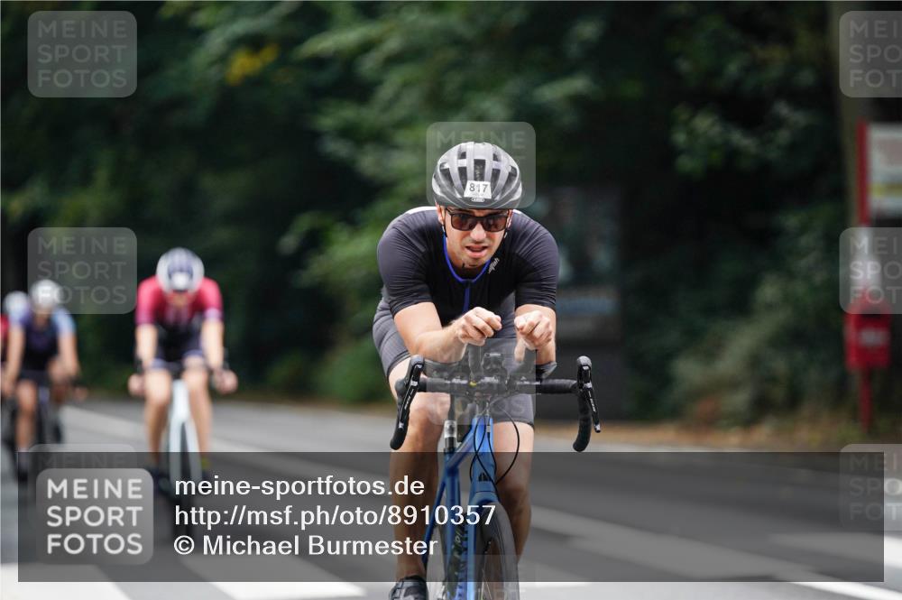 14.09.2025 - Stadtparktriathlon Michael Burmester http://msf.ph/oto/8910357 14.09.2025 10:36:33 Radfahren 686, 717, 720, 817 meine-sportfotos.de