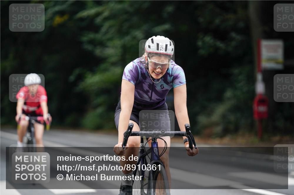 14.09.2025 - Stadtparktriathlon Michael Burmester http://msf.ph/oto/8910361 14.09.2025 10:36:36 Radfahren 686, 717, 720, 817 meine-sportfotos.de