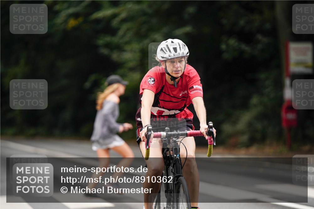 14.09.2025 - Stadtparktriathlon Michael Burmester http://msf.ph/oto/8910362 14.09.2025 10:36:37 Radfahren 558, 686, 717, 720, 817 meine-sportfotos.de