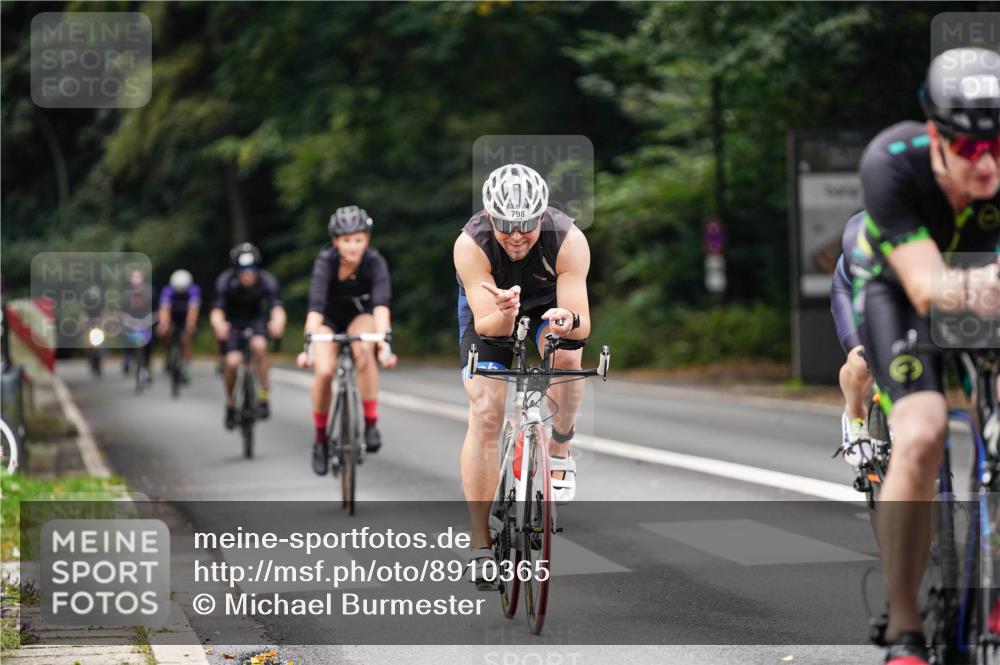 14.09.2025 - Stadtparktriathlon Michael Burmester http://msf.ph/oto/8910365 14.09.2025 10:36:51 Radfahren 558, 694, 764, 783, 788, 798, 811 meine-sportfotos.de
