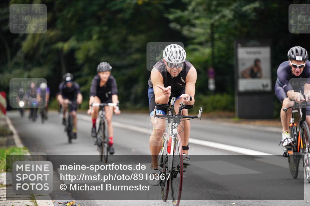 14.09.2025 - Stadtparktriathlon Michael Burmester http://msf.ph/oto/8910367 14.09.2025 10:36:51 Radfahren 558, 694, 764, 783, 788, 798, 811 meine-sportfotos.de