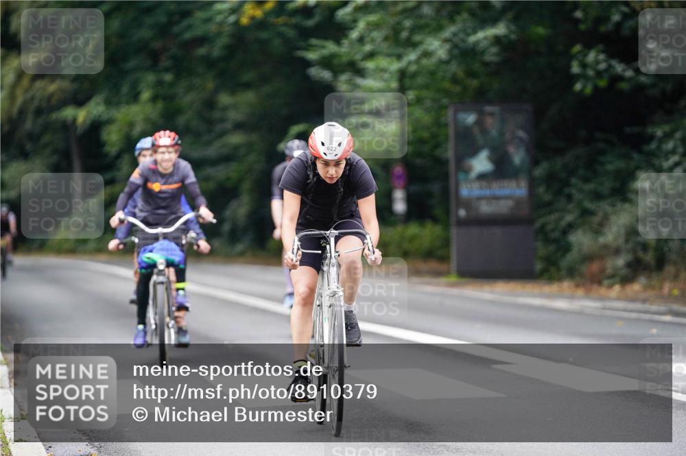14.09.2025 - Stadtparktriathlon Michael Burmester http://msf.ph/oto/8910379 14.09.2025 10:36:59 Radfahren 588, 622, 694, 737, 752, 764, 788 meine-sportfotos.de