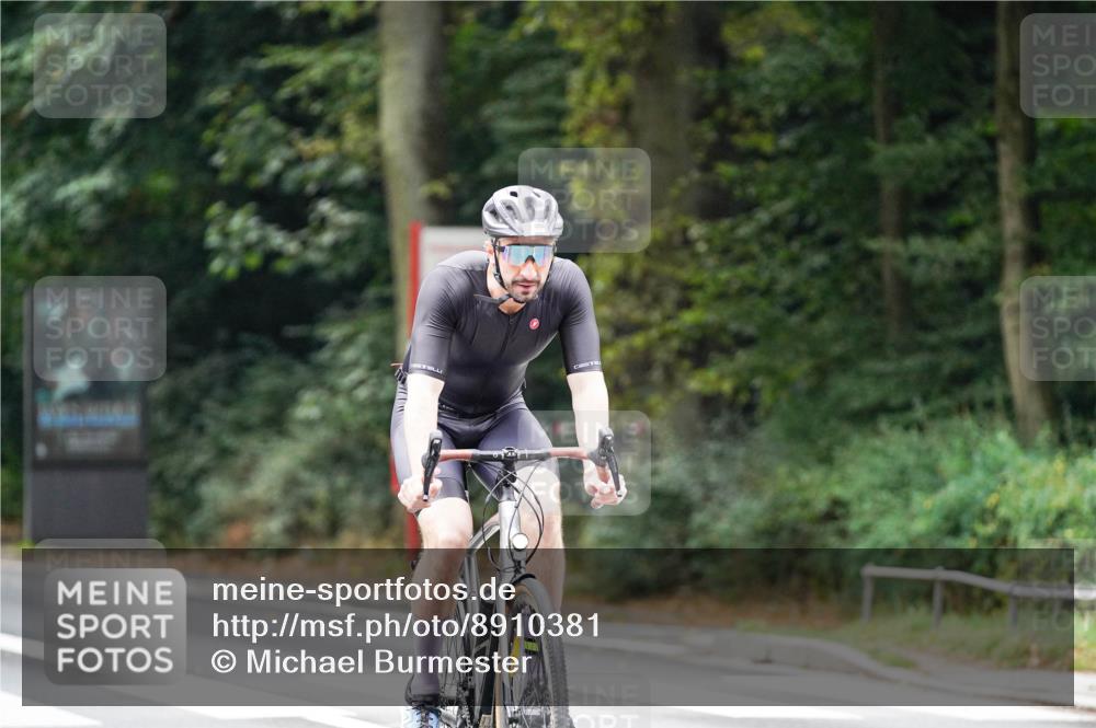 14.09.2025 - Stadtparktriathlon Michael Burmester http://msf.ph/oto/8910381 14.09.2025 10:37:01 Radfahren 518, 588, 622, 737, 752, 788 meine-sportfotos.de