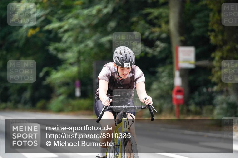 14.09.2025 - Stadtparktriathlon Michael Burmester http://msf.ph/oto/8910385 14.09.2025 10:37:09 Radfahren 518, 667, 737, 785, 813 meine-sportfotos.de