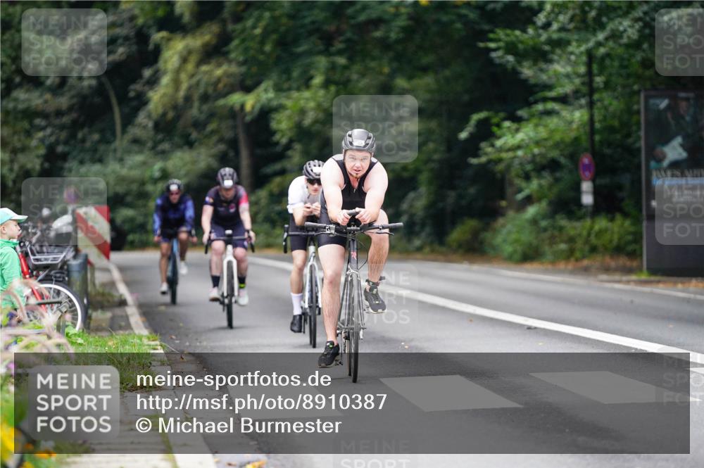 14.09.2025 - Stadtparktriathlon Michael Burmester http://msf.ph/oto/8910387 14.09.2025 10:37:13 Radfahren 518, 667, 691, 737, 761, 785, 813 meine-sportfotos.de