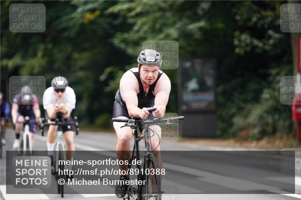 14.09.2025 - Stadtparktriathlon Michael Burmester http://msf.ph/oto/8910388 14.09.2025 10:37:14 Radfahren 518, 667, 691, 761, 785, 813 meine-sportfotos.de