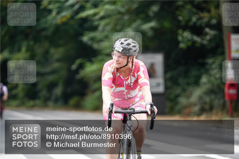 14.09.2025 - Stadtparktriathlon Michael Burmester http://msf.ph/oto/8910396 14.09.2025 10:37:21 Radfahren 667, 685, 691, 743, 761 meine-sportfotos.de