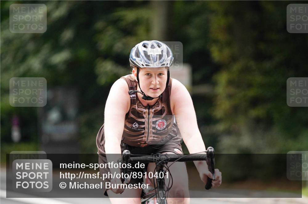 14.09.2025 - Stadtparktriathlon Michael Burmester http://msf.ph/oto/8910401 14.09.2025 10:37:30 Radfahren 535, 632, 685, 688, 702, 727, 743, 753 meine-sportfotos.de