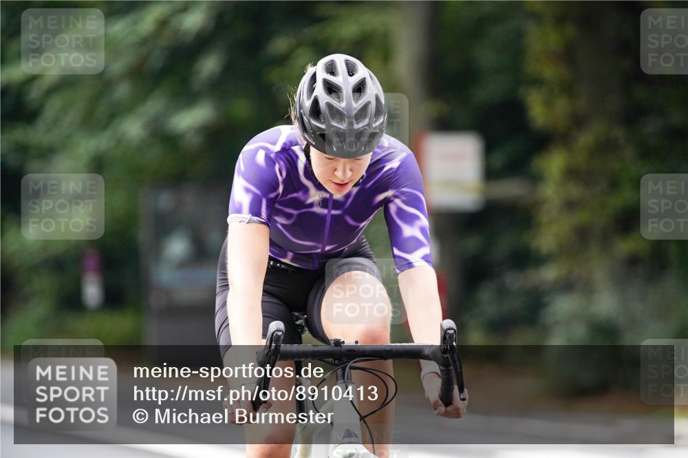 14.09.2025 - Stadtparktriathlon Michael Burmester http://msf.ph/oto/8910413 14.09.2025 10:37:44 Radfahren 639, 648 meine-sportfotos.de