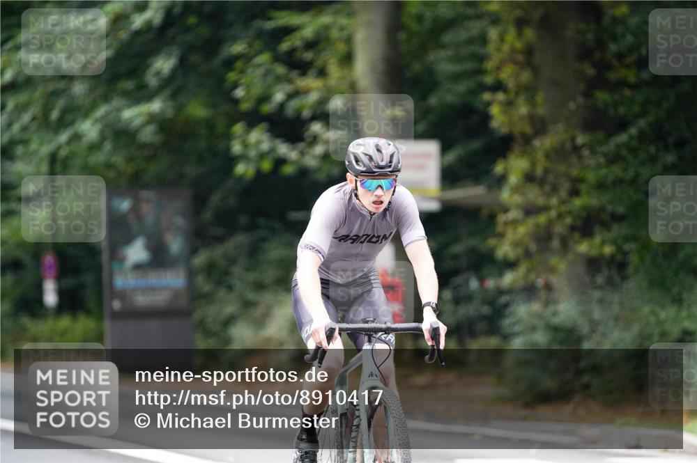 14.09.2025 - Stadtparktriathlon Michael Burmester http://msf.ph/oto/8910417 14.09.2025 10:37:58 Radfahren 721, 723, 782, 804 meine-sportfotos.de