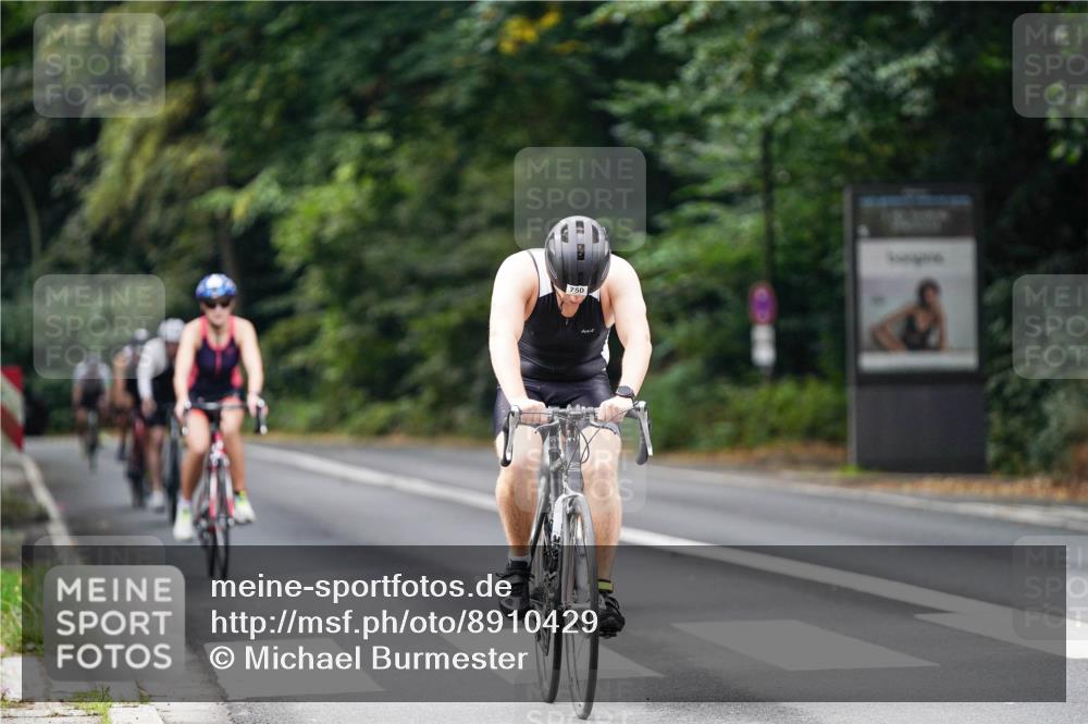 14.09.2025 - Stadtparktriathlon Michael Burmester http://msf.ph/oto/8910429 14.09.2025 10:38:14 Radfahren 705, 730, 748, 750, 759, 763, 799, 800 meine-sportfotos.de