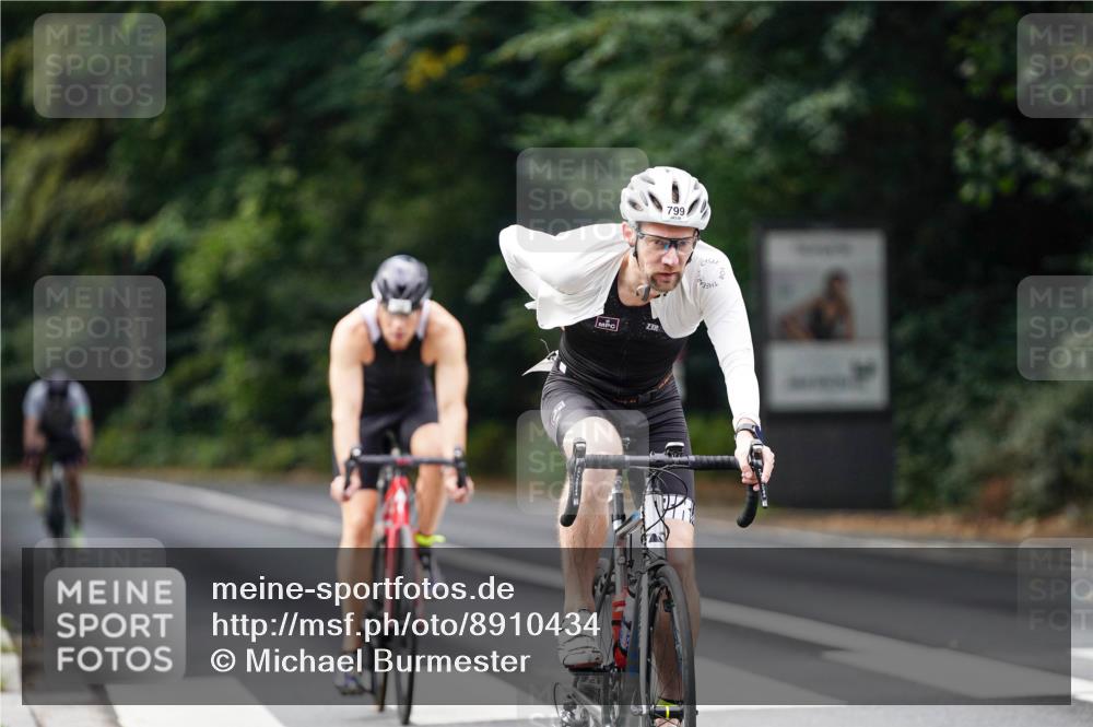 14.09.2025 - Stadtparktriathlon Michael Burmester http://msf.ph/oto/8910434 14.09.2025 10:38:18 Radfahren 705, 748, 750, 759, 763, 799, 800 meine-sportfotos.de