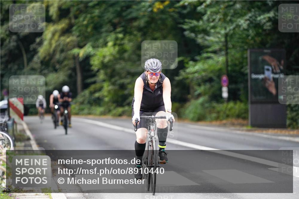 14.09.2025 - Stadtparktriathlon Michael Burmester http://msf.ph/oto/8910440 14.09.2025 10:38:31 Radfahren 645, 700, 704, 777 meine-sportfotos.de