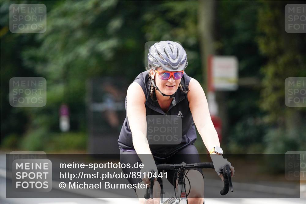 14.09.2025 - Stadtparktriathlon Michael Burmester http://msf.ph/oto/8910441 14.09.2025 10:38:32 Radfahren 645, 700, 704, 777 meine-sportfotos.de