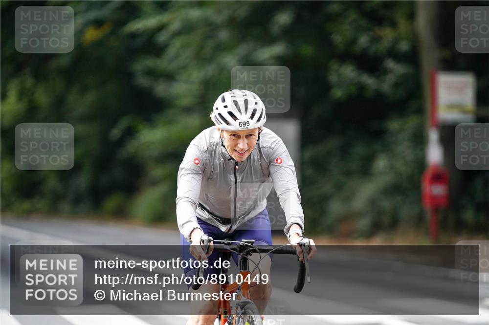 14.09.2025 - Stadtparktriathlon Michael Burmester http://msf.ph/oto/8910449 14.09.2025 10:38:42 Radfahren 645, 687, 699, 766, 777 meine-sportfotos.de