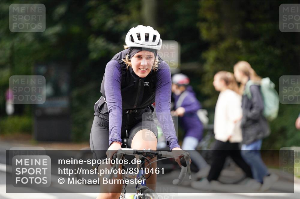 14.09.2025 - Stadtparktriathlon Michael Burmester http://msf.ph/oto/8910461 14.09.2025 10:38:55 Radfahren 581, 624, 706, 779 meine-sportfotos.de