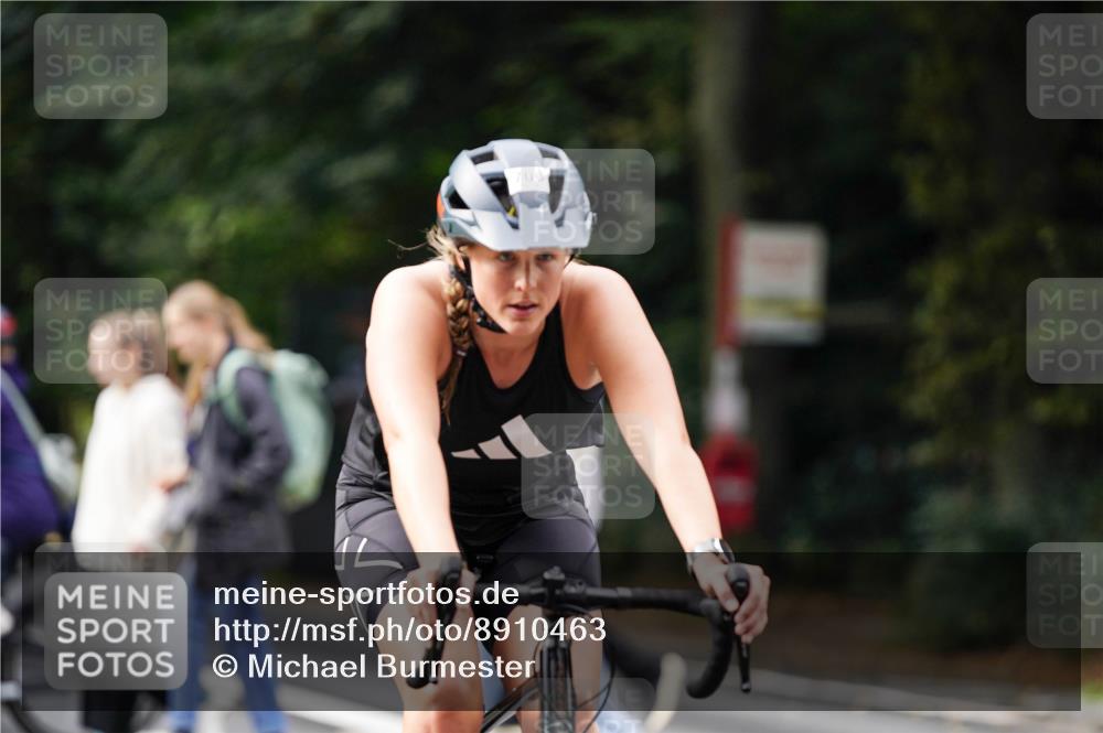 14.09.2025 - Stadtparktriathlon Michael Burmester http://msf.ph/oto/8910463 14.09.2025 10:38:57 Radfahren 581, 624, 706, 779 meine-sportfotos.de